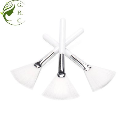 Bk41a Manufacturer Oem Custom Logo Facemask Cosmetic Make-up Mask Fan Brush White Mini Single Facial Makeup Fan Brush For Facial